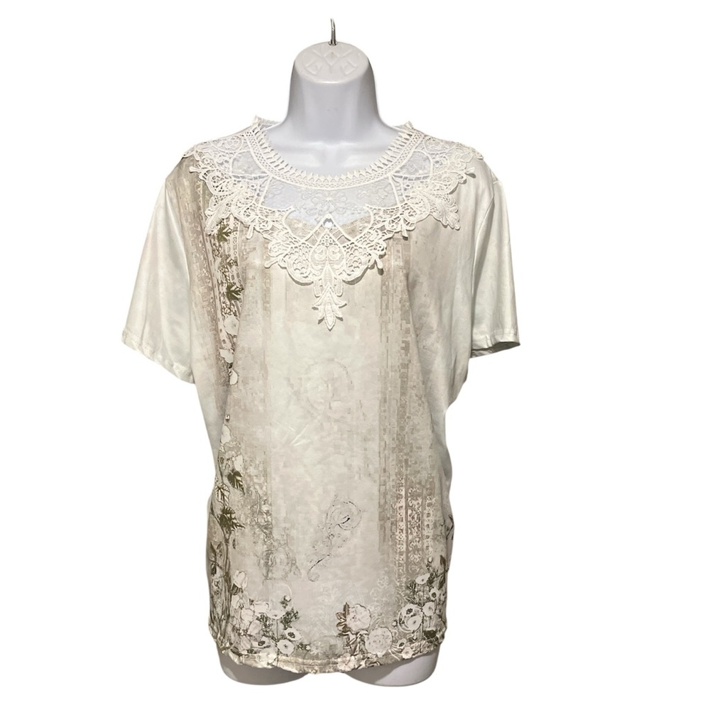Women’s White Lace Neck Floral Graphic Tee Size 2XL